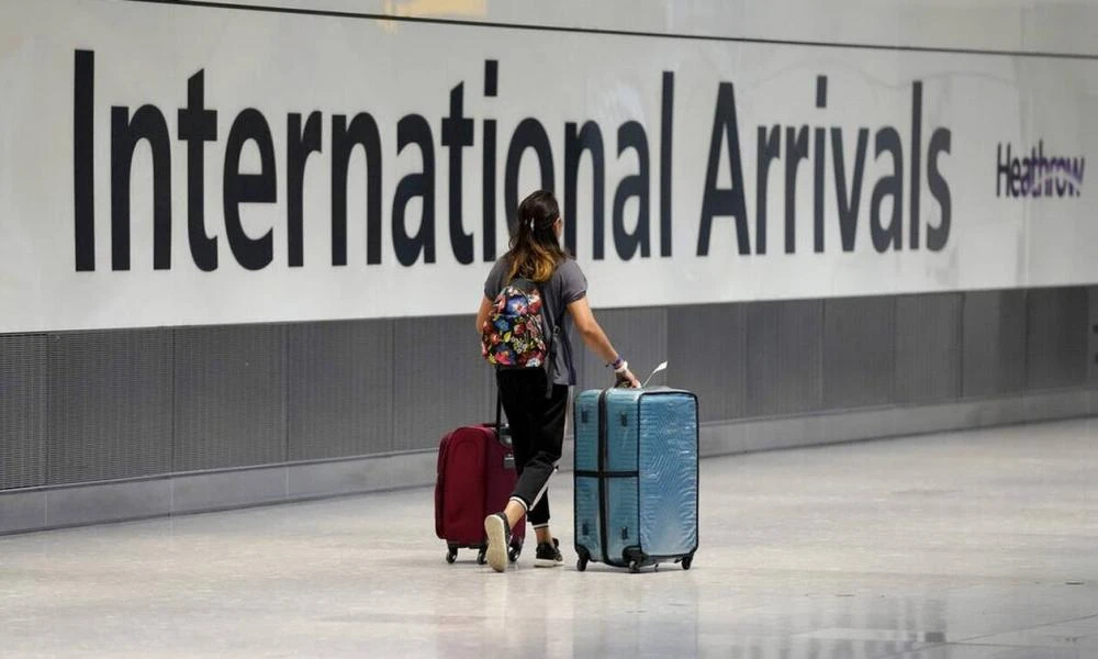 Βρετανία: Σύσταση στους πολίτες να μην ταξιδεύουν με ρωσικές αεροπορικές εταιρείες